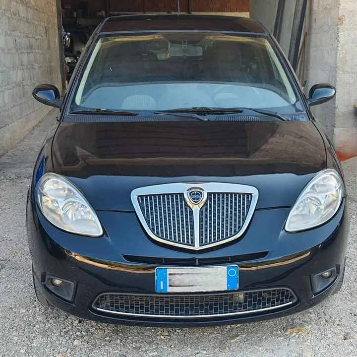 Lancia Ypsilon