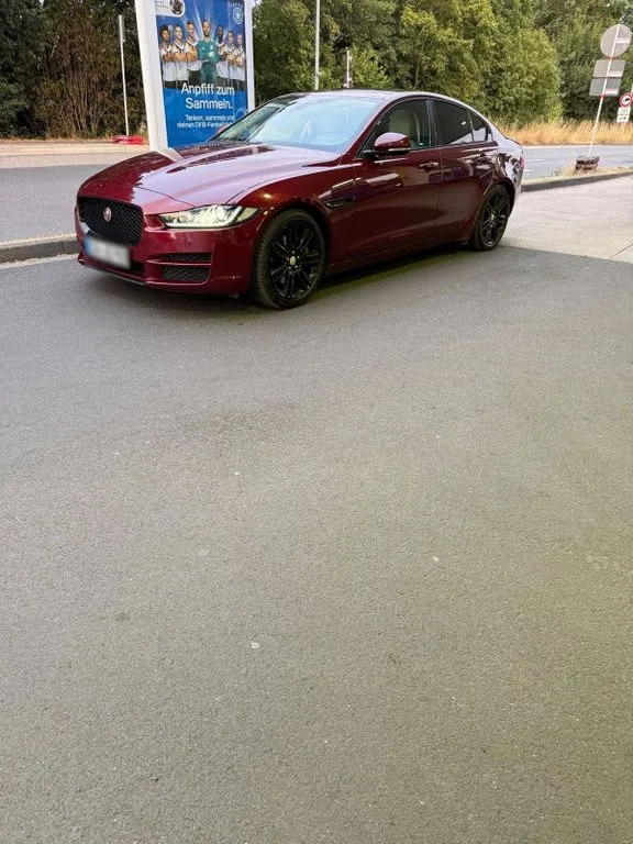 Jaguar XE