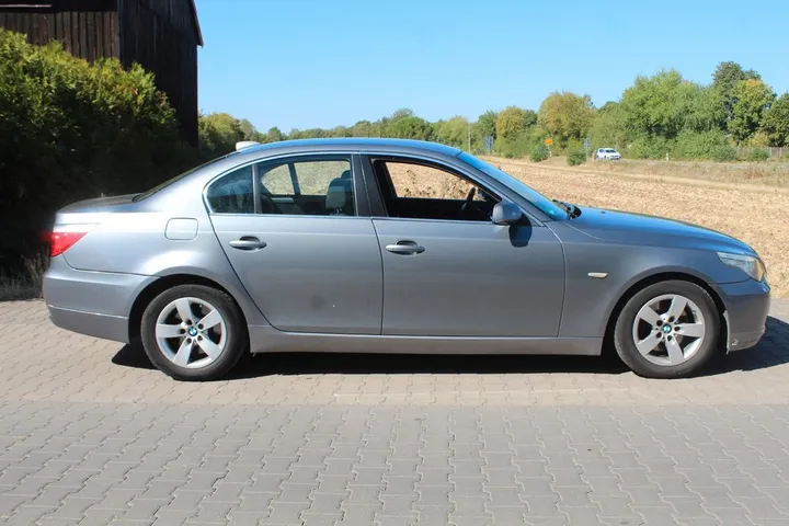BMW 523