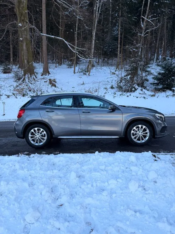 Mercedes-Benz GLA 180