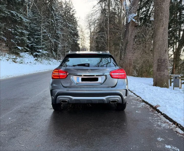Mercedes-Benz GLA 180