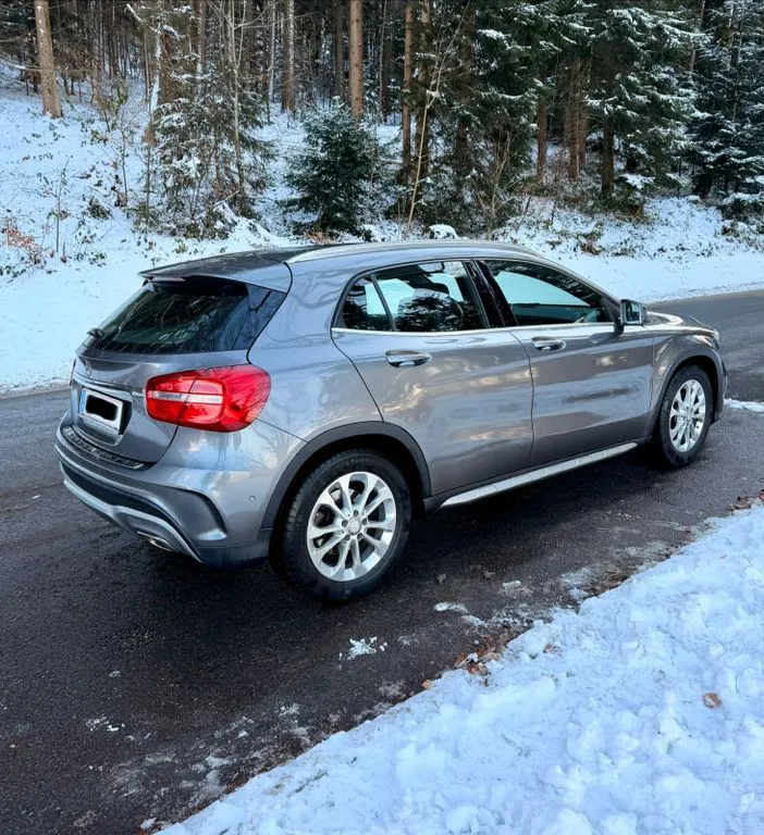 Mercedes-Benz GLA 180