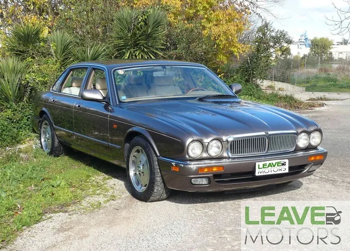 Jaguar XJ