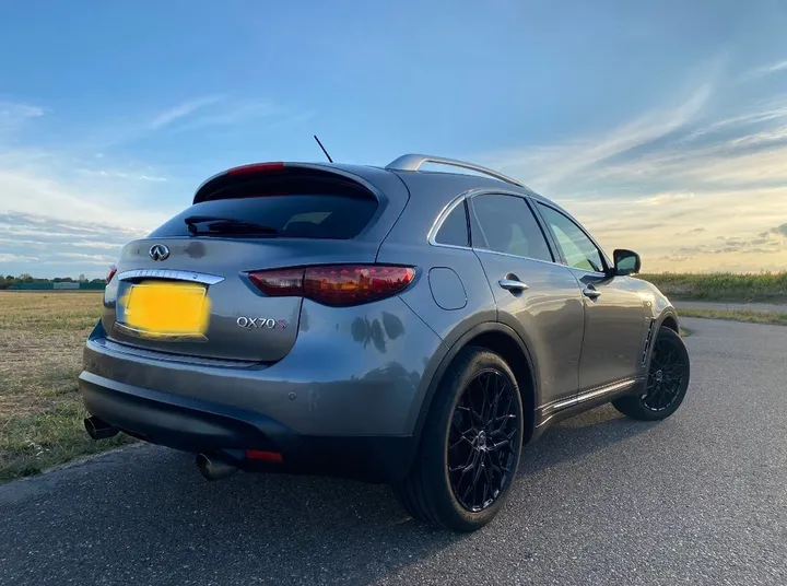 Infiniti QX70