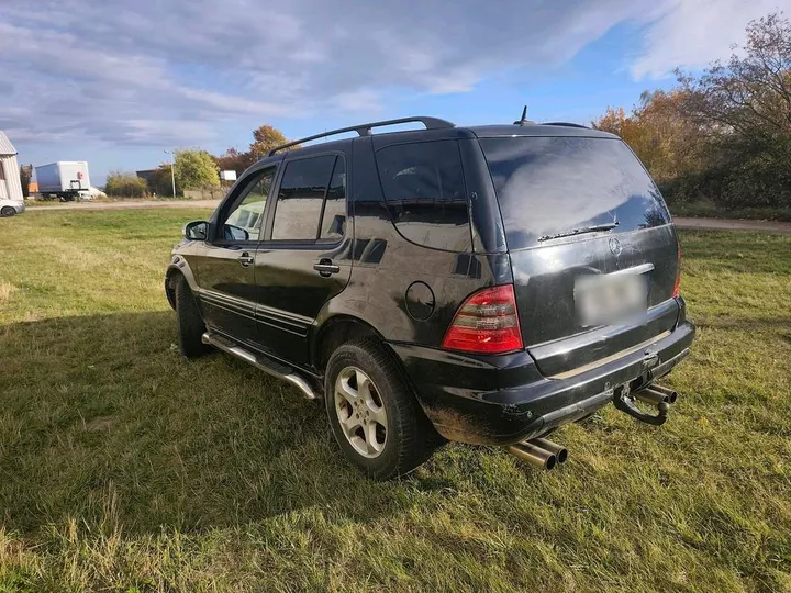 Mercedes-Benz ML 400