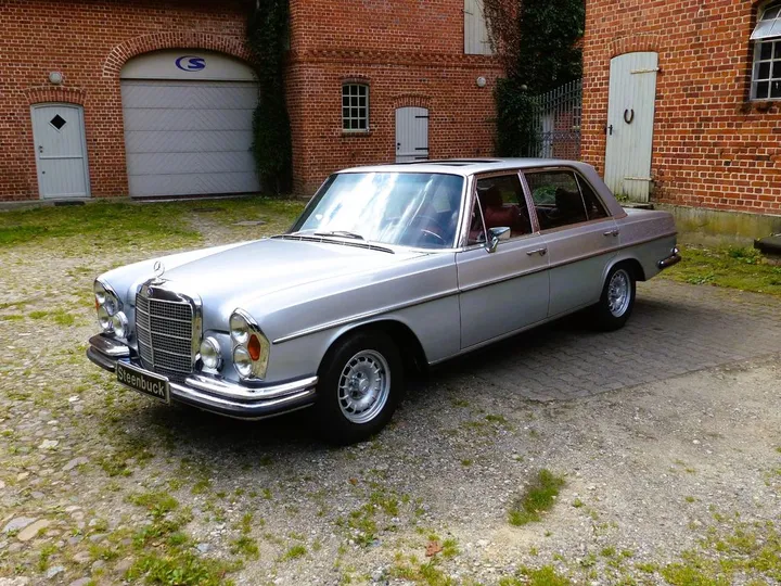 Mercedes-Benz 300