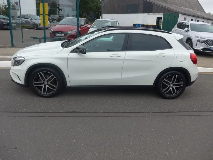 Mercedes-Benz GLA 220