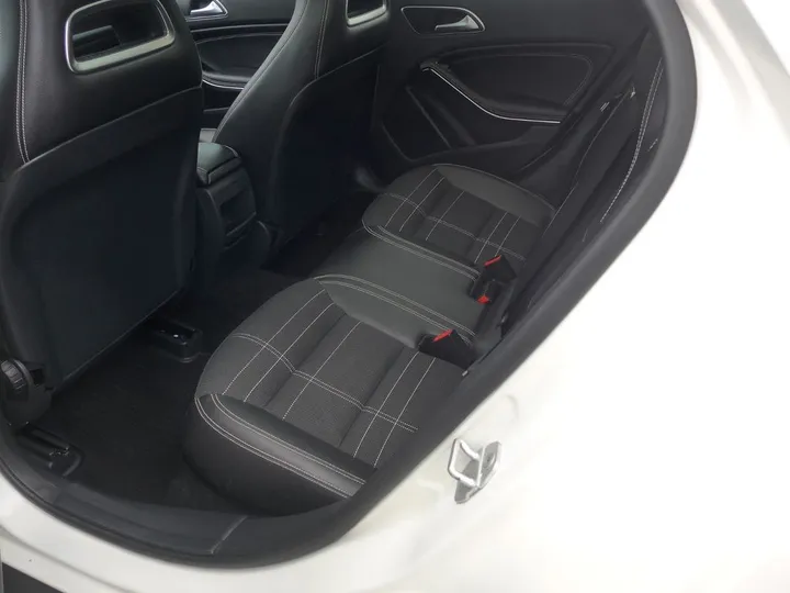 Mercedes-Benz GLA 220