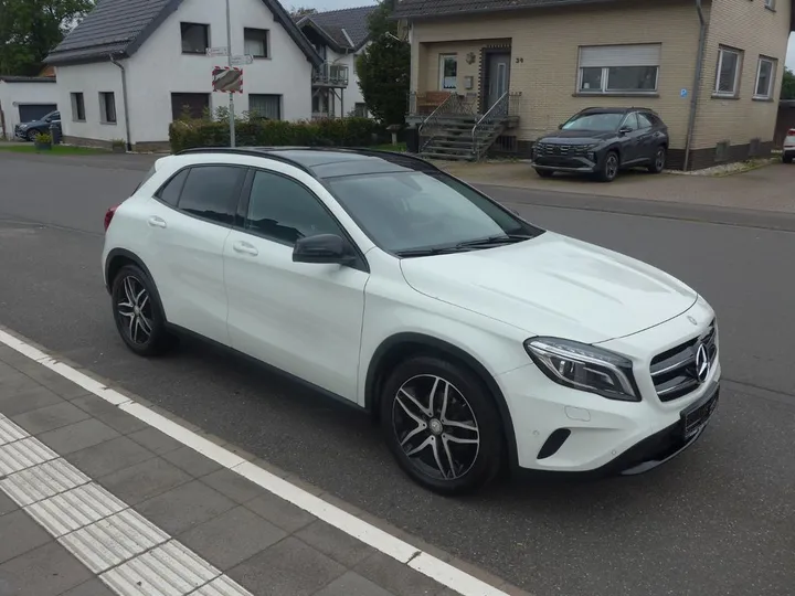 Mercedes-Benz GLA 220