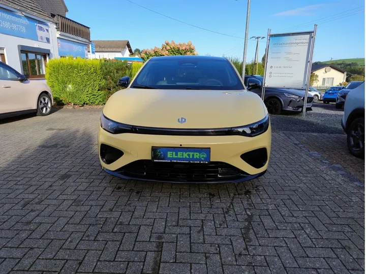 Leapmotor B05