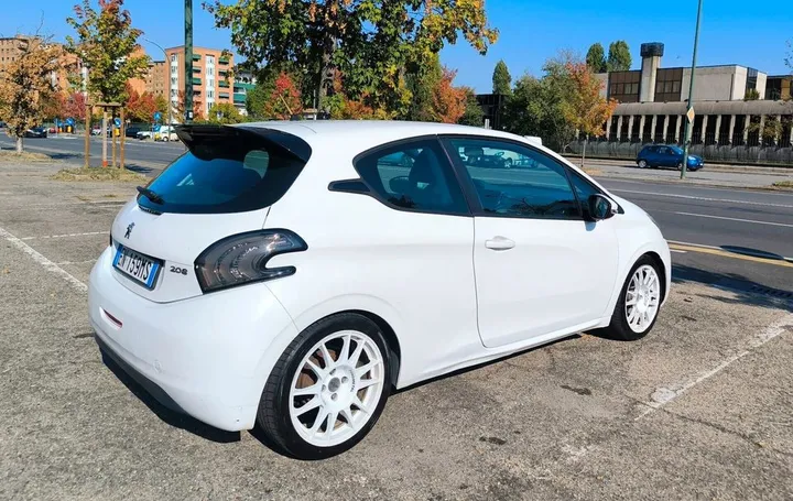 Peugeot 208