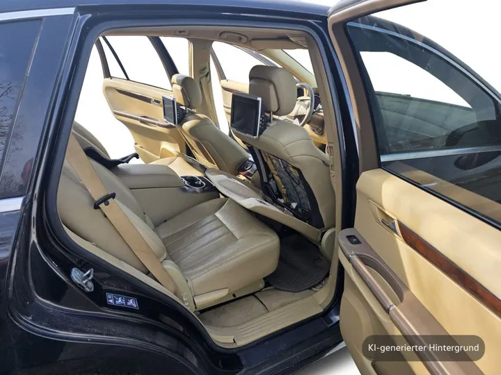 Mercedes-Benz R 320