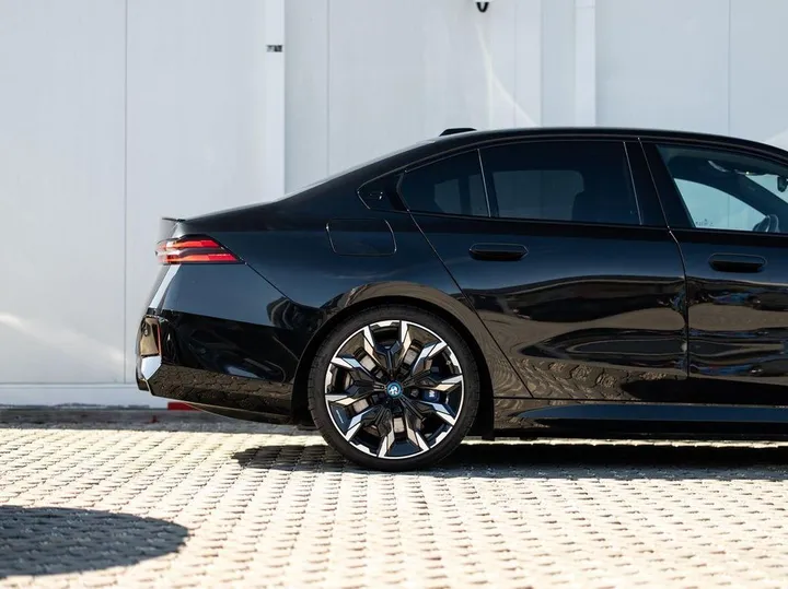 BMW i5