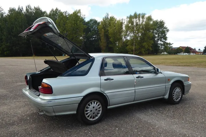 Mitsubishi Galant