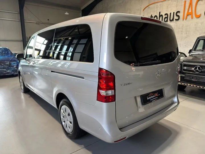 Mercedes-Benz V 220