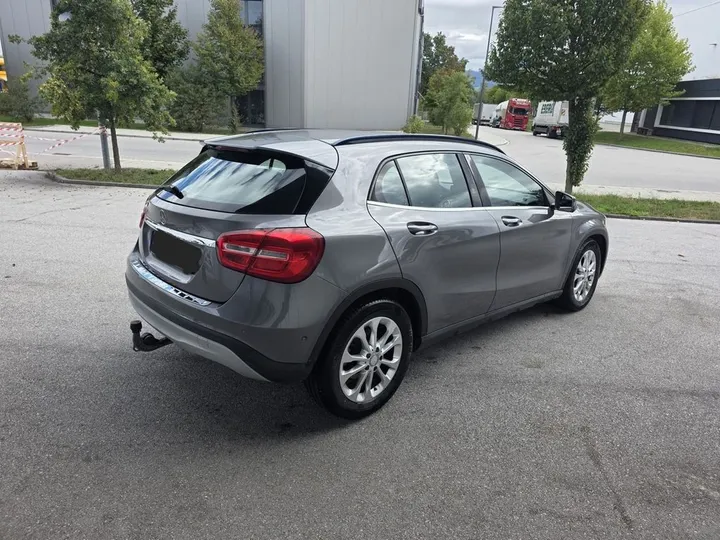 Mercedes-Benz GLA 200