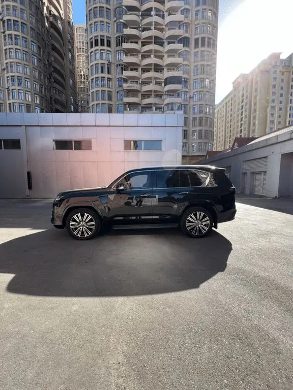 Lexus LX 600