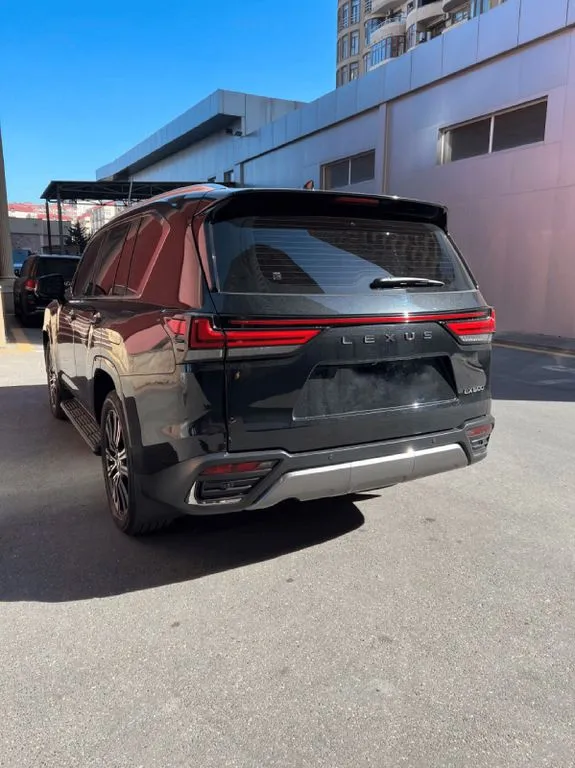 Lexus LX 600