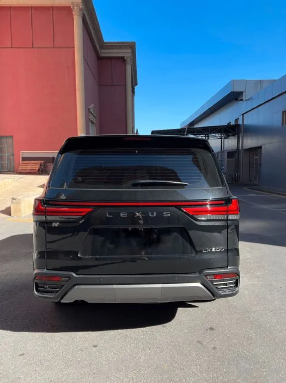 Lexus LX 600