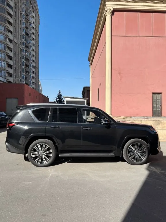 Lexus LX 600