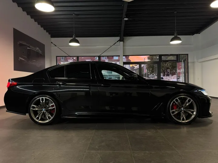 BMW M550