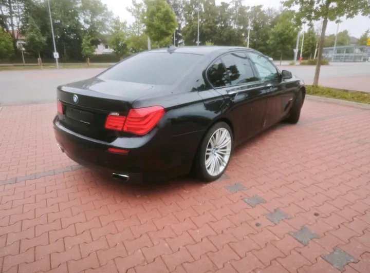BMW 740