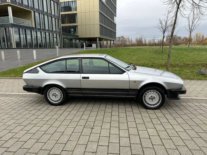Alfa Romeo GTV