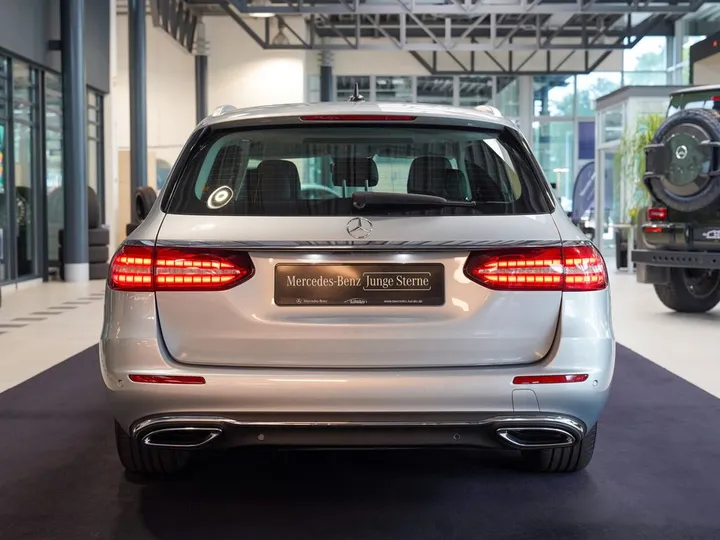 Mercedes-Benz E 220