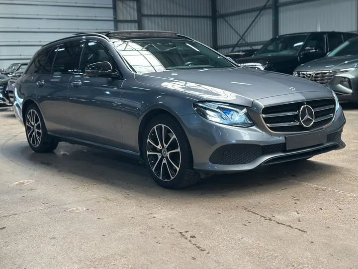 Mercedes-Benz E 200