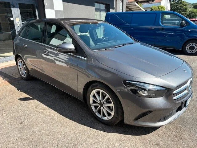 Mercedes-Benz B 180