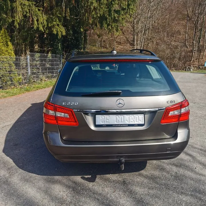 Mercedes-Benz E 220