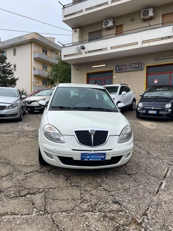 Lancia Ypsilon