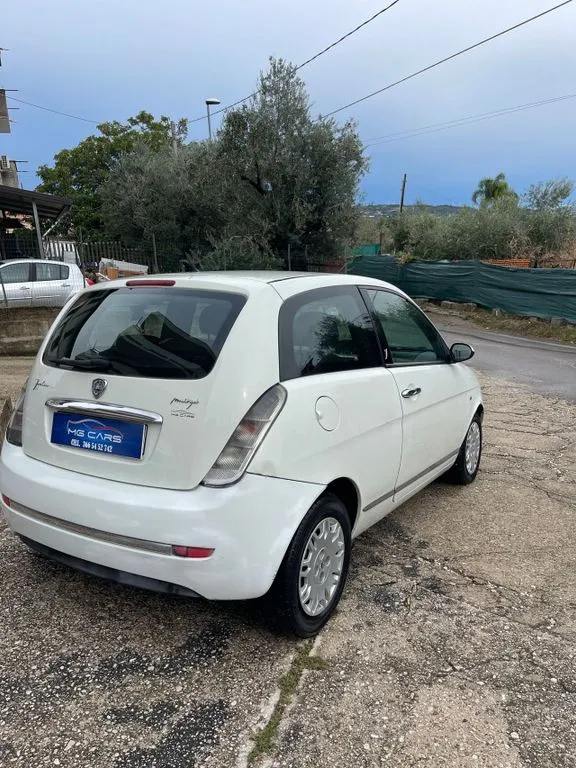Lancia Ypsilon