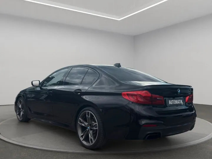 BMW M550