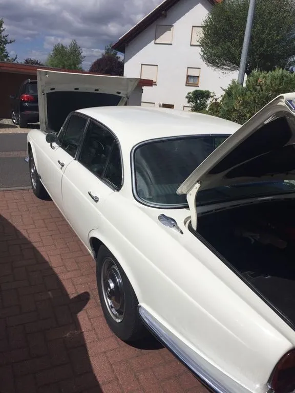 Jaguar XJ6