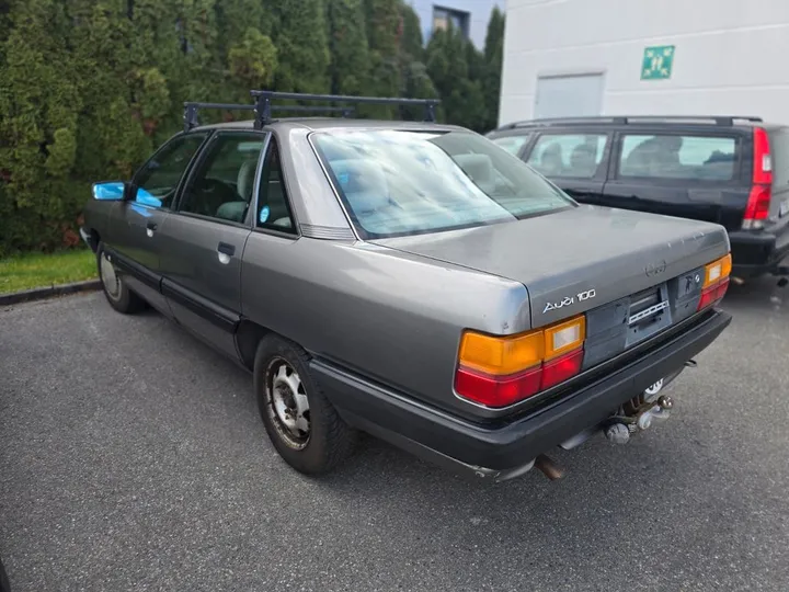 Audi 100