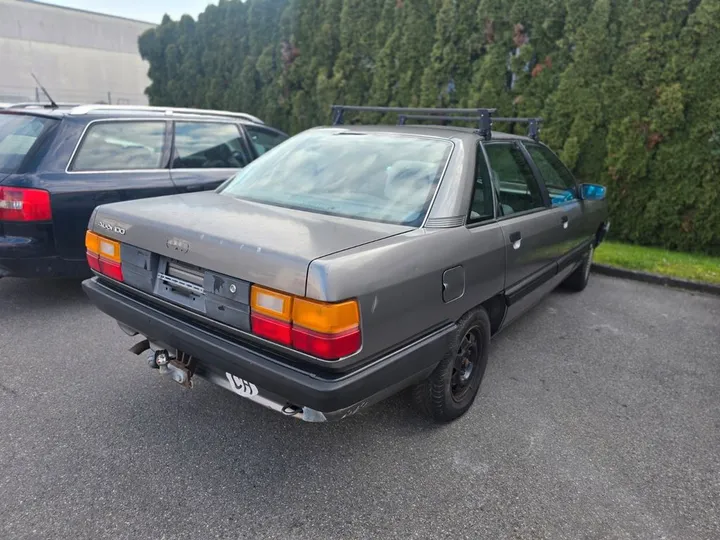 Audi 100
