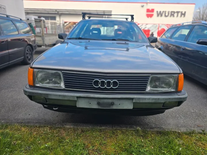 Audi 100