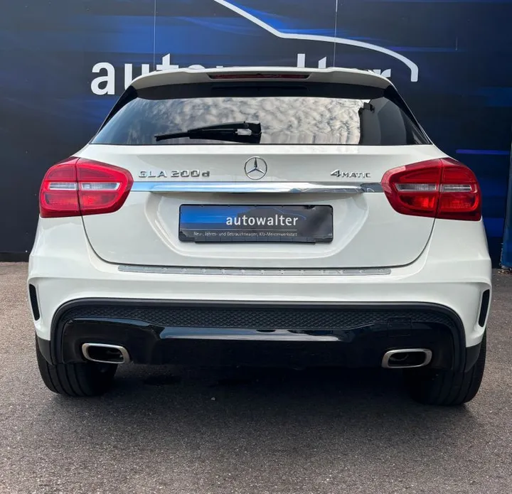 Mercedes-Benz GLA 200