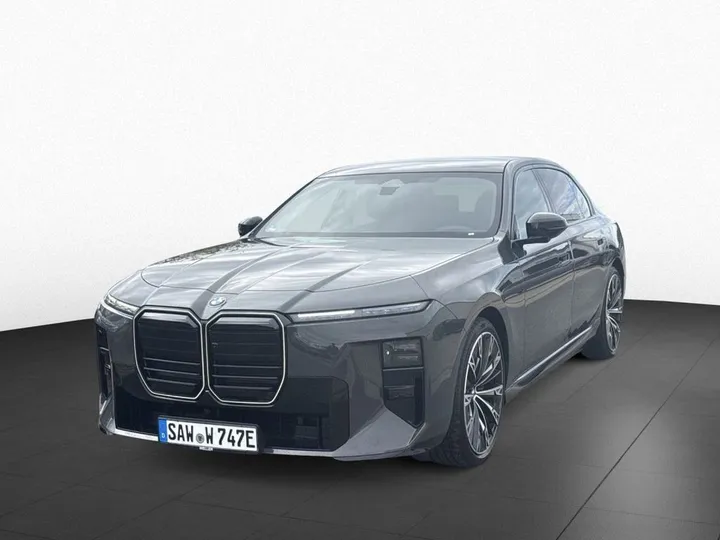 BMW i7