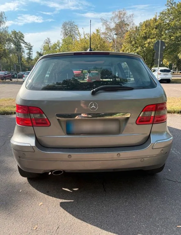 Mercedes-Benz B 200