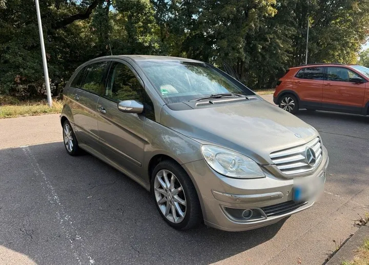 Mercedes-Benz B 200