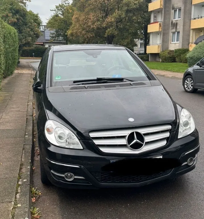 Mercedes-Benz B 180