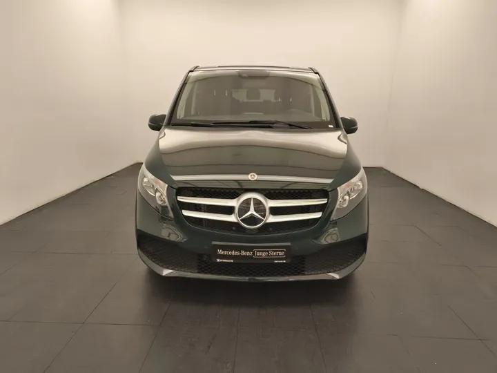 Mercedes-Benz V 220