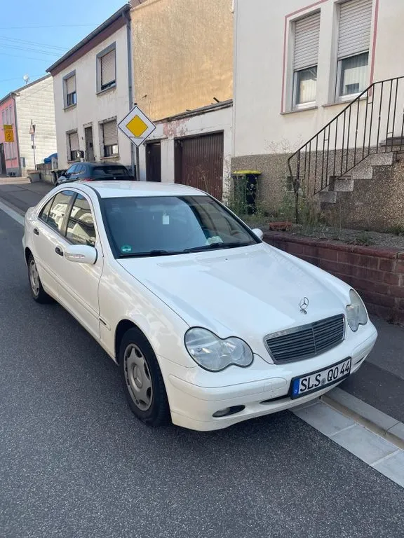 Mercedes-Benz C 180