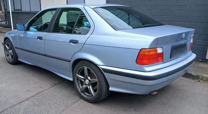 BMW 320