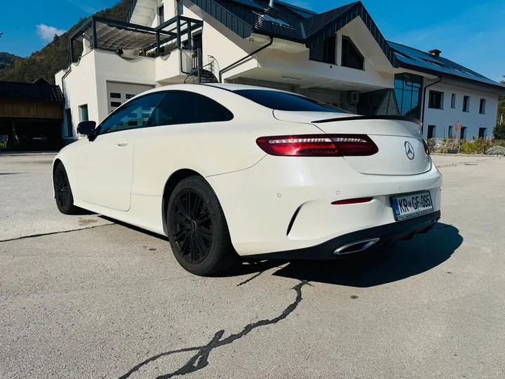 Mercedes-Benz E 220