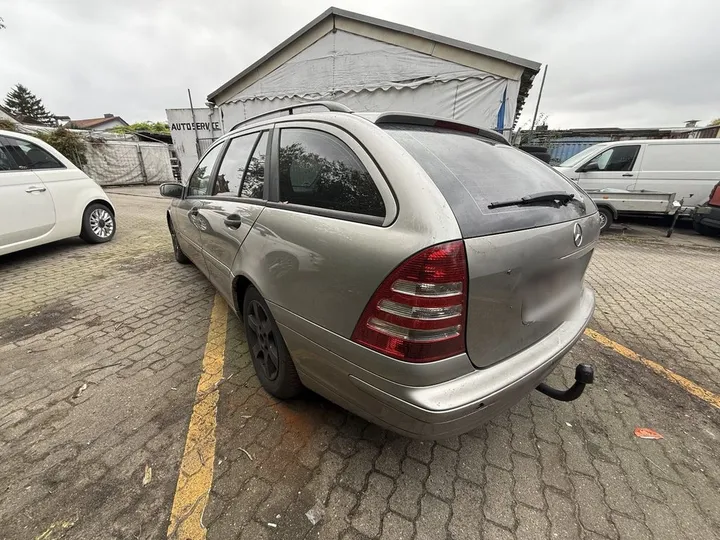 Mercedes-Benz C 220