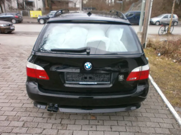 BMW 523