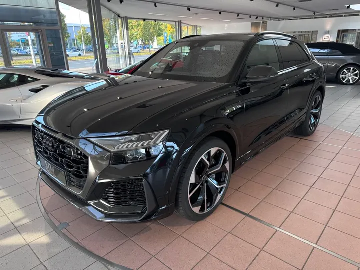 Audi RSQ8